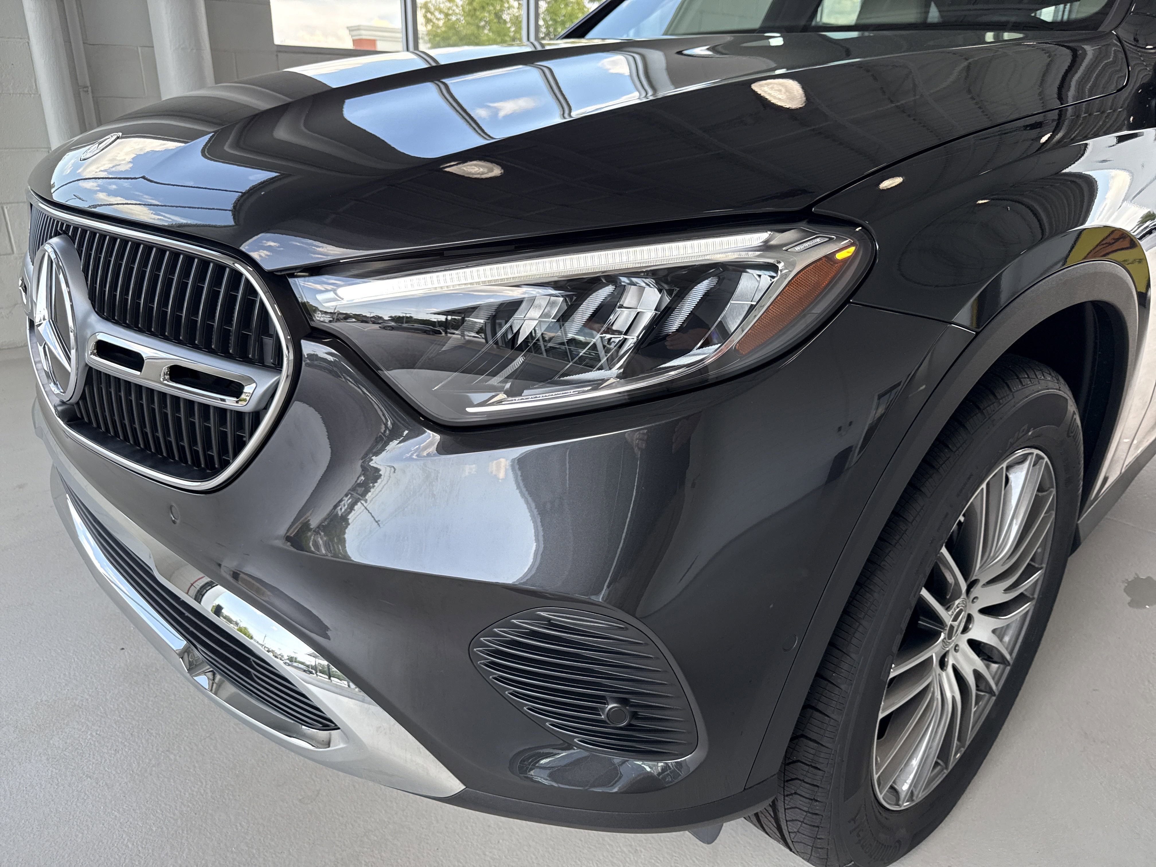 2026 Mercedes Benz GLC 300 photo 2