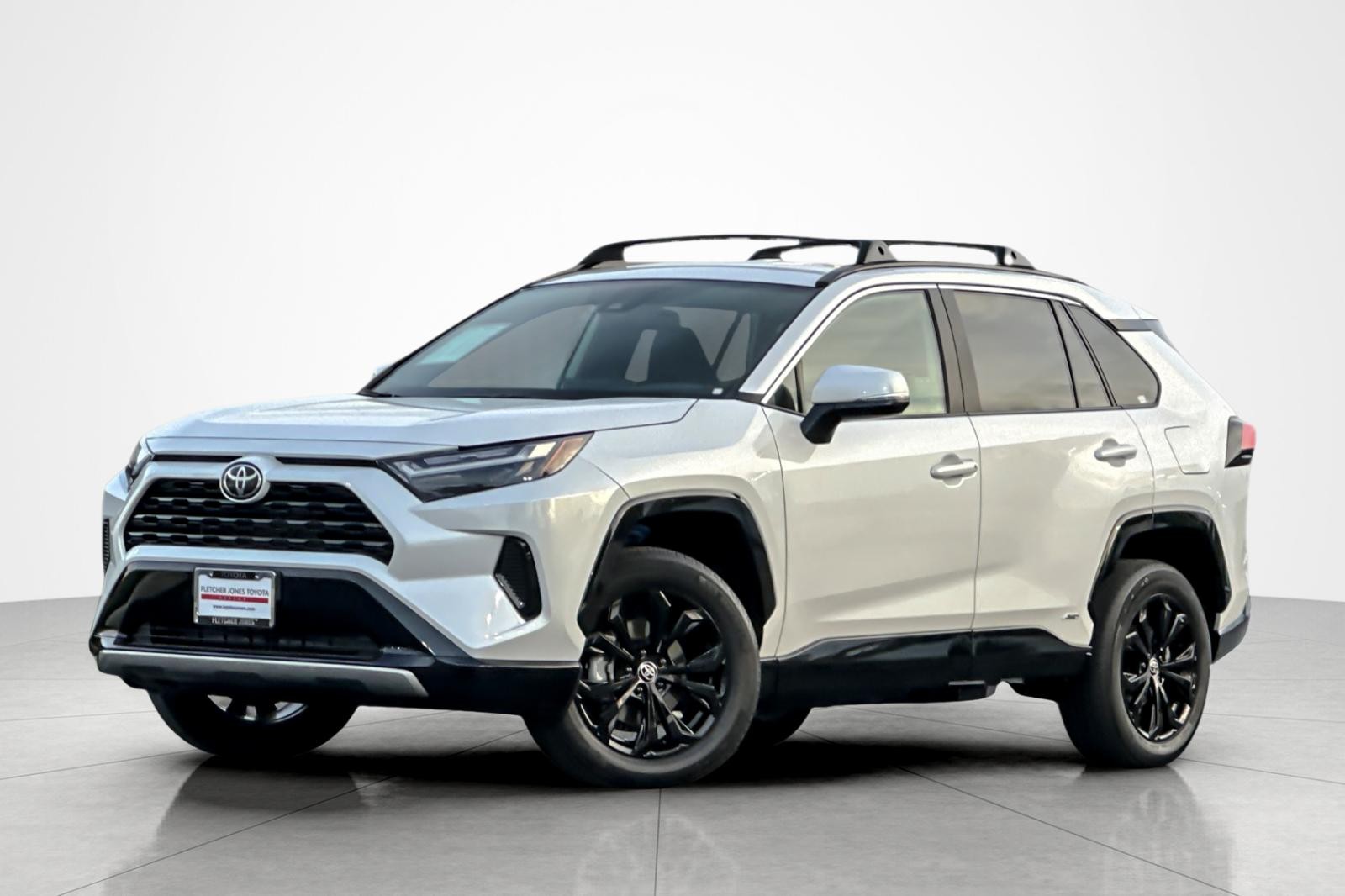 2025 Toyota RAV4 SE's photo