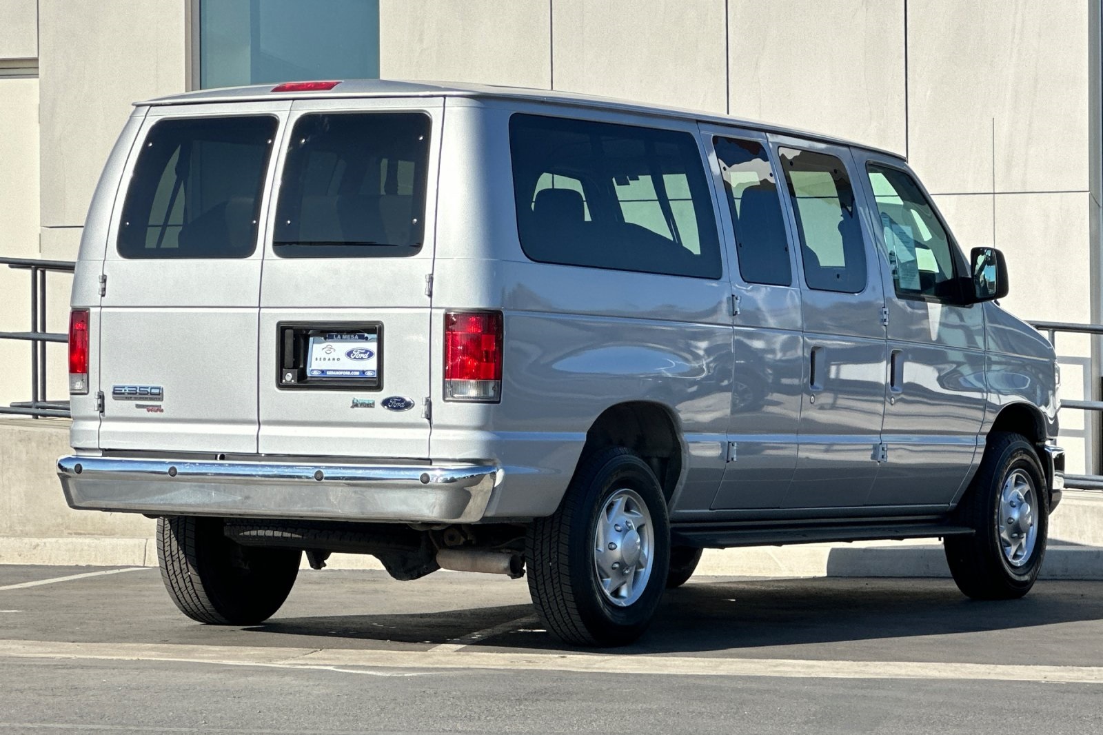 2013 Ford E-350 photo 2