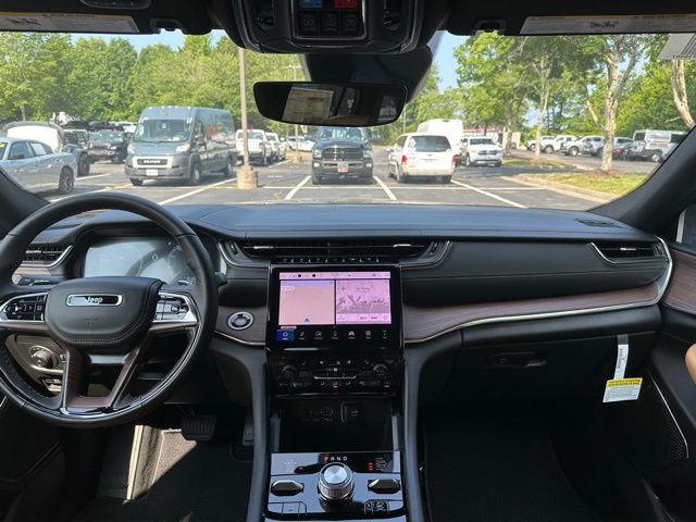 2025 Jeep Grand Cherokee Summit photo 28