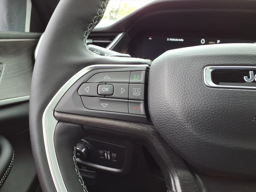 2025 Jeep Grand Cherokee Limited photo 18