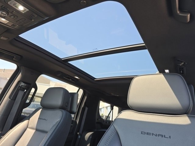 2021 Gmc Yukon XL Denali photo 3