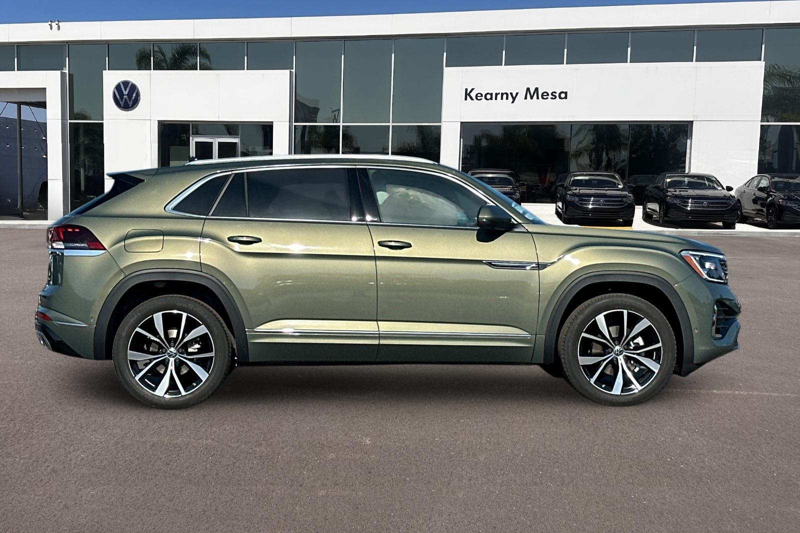 2026 Volkswagen Atlas Cross Sport SEL Premium R-Line photo 3