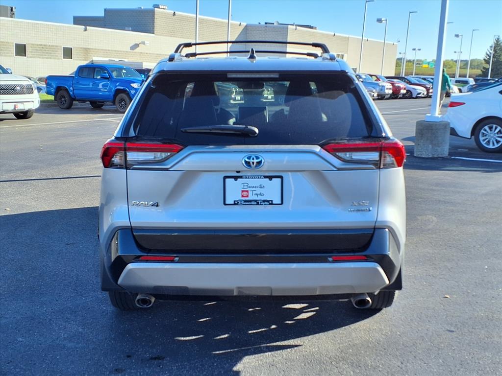 2022 Toyota RAV4 Hybrid XSE photo 4