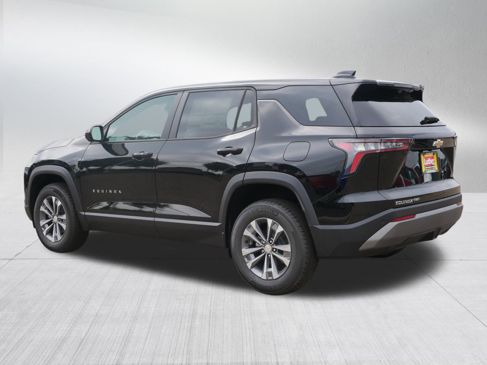 2026 Chevrolet Equinox LT photo 2