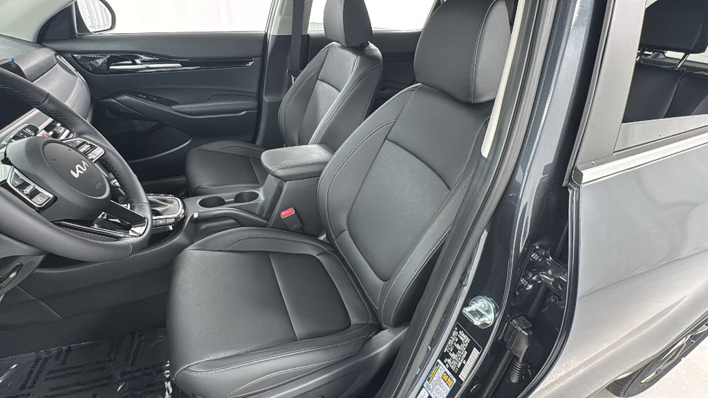 2026 Kia Seltos EX photo 9