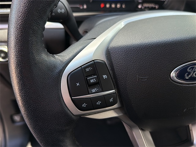 2023 Ford Explorer XLT photo 9