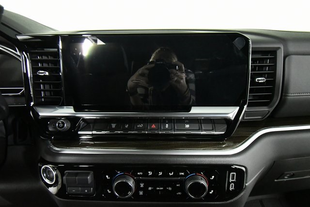 2025 Chevrolet Silverado 3500HD LT photo 3