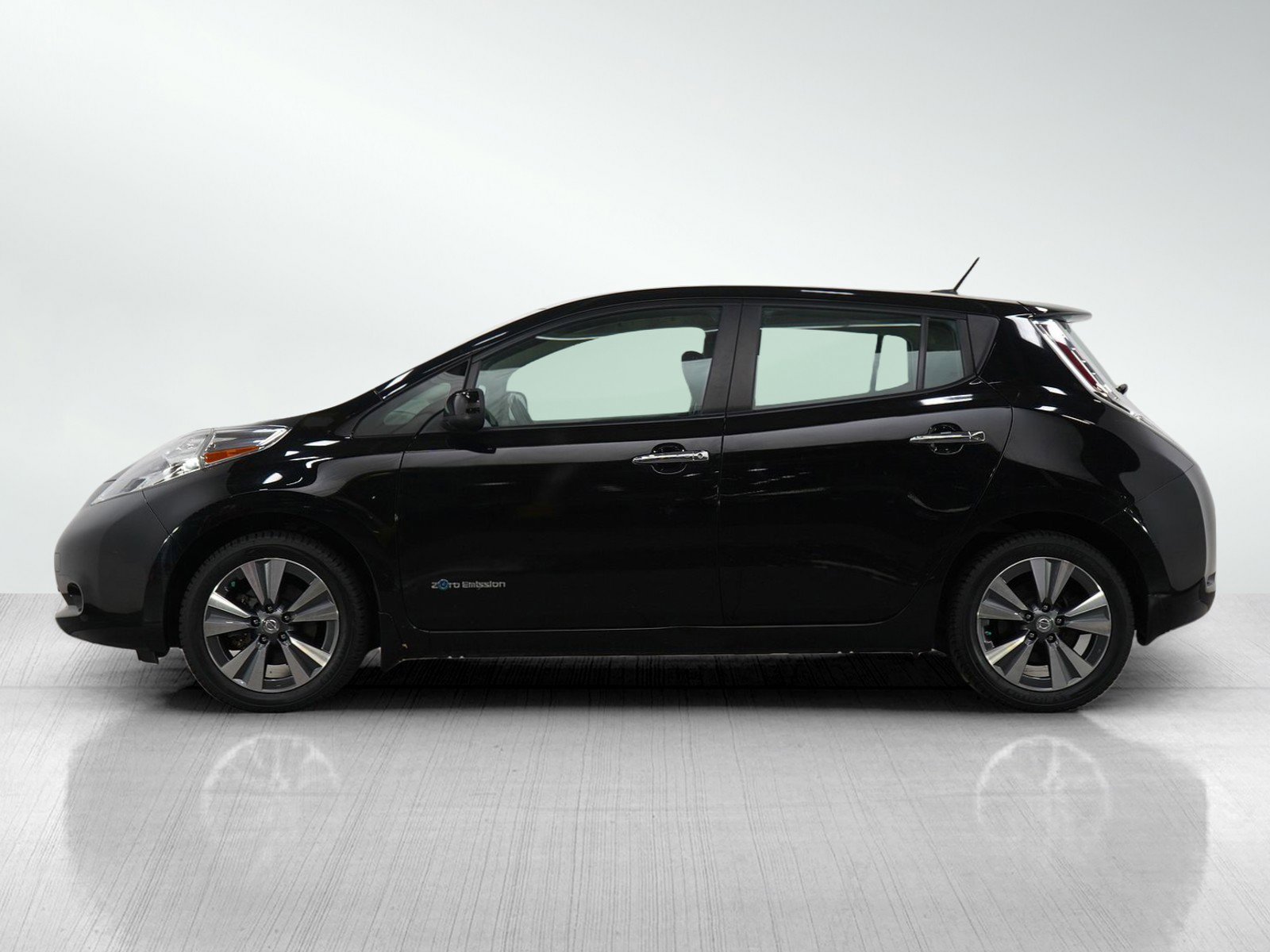 Used 2015 Nissan LEAF SV with VIN 1N4AZ0CP6FC315210 for sale in Hopkins, Minnesota