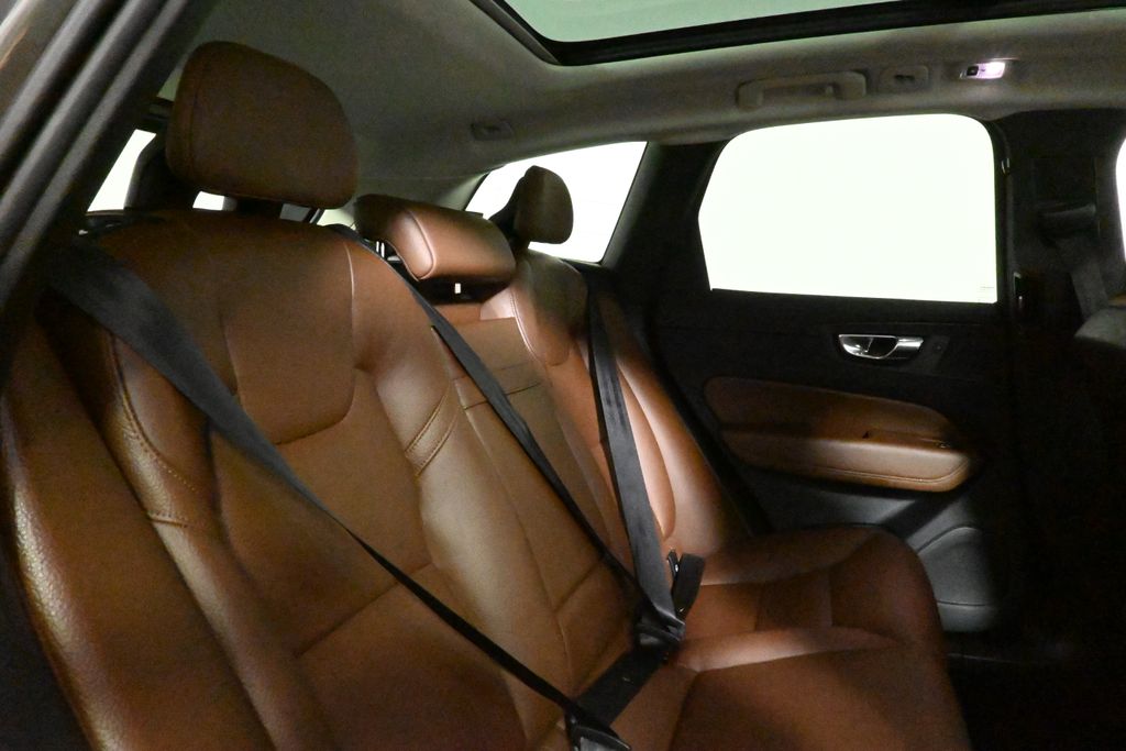 2018 Volvo XC60 T5 Momentum photo 34