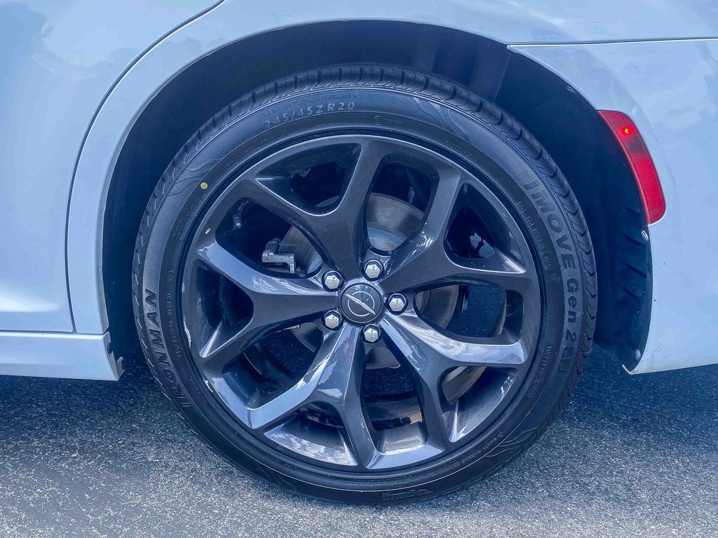 2021 Chrysler 300 Touring photo 7