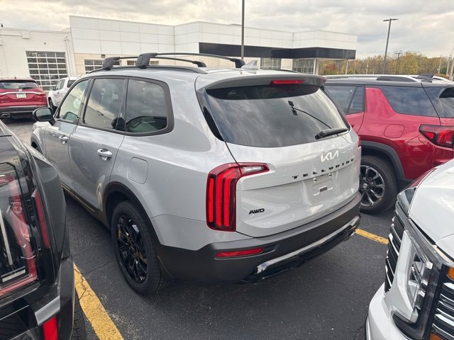 2022 Kia Telluride EX photo 2