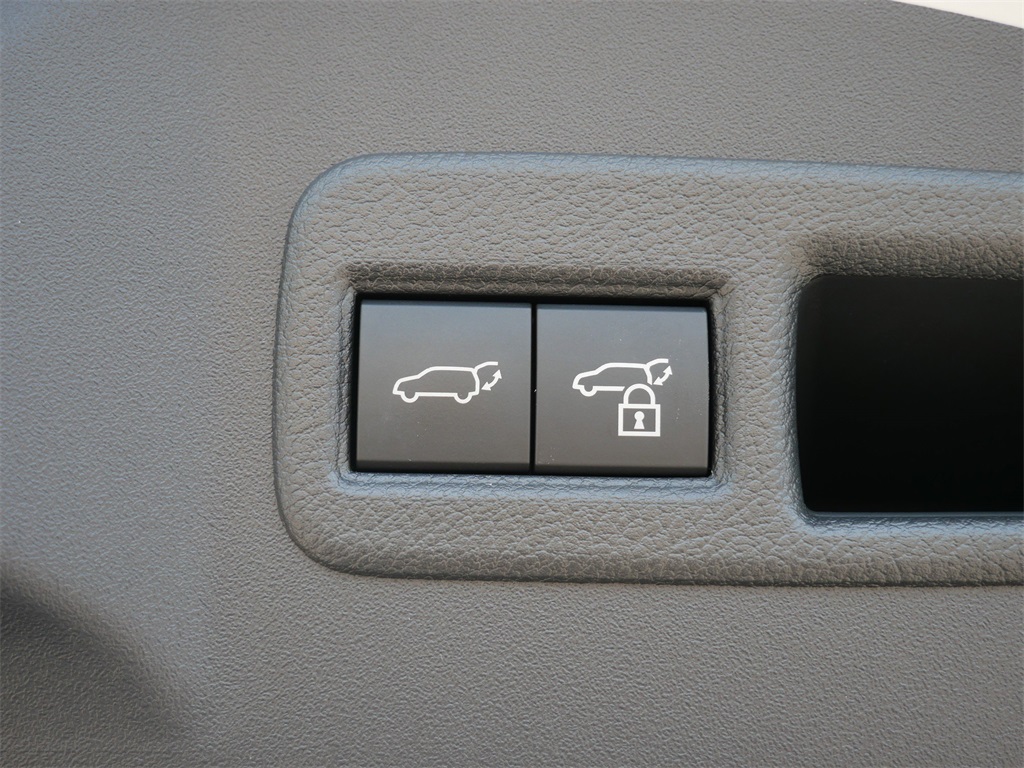 2024 Subaru Solterra Touring photo 12