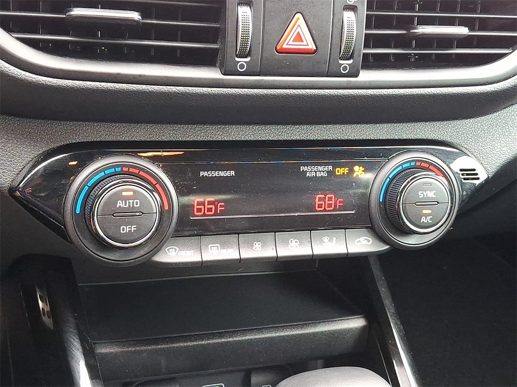 2022 Kia Forte GT-Line photo 15