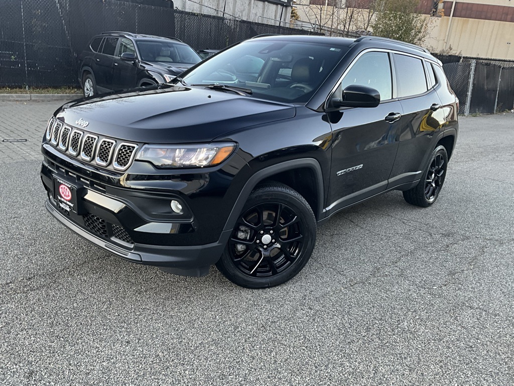 2023 Jeep Compass Latitude Lux's photo