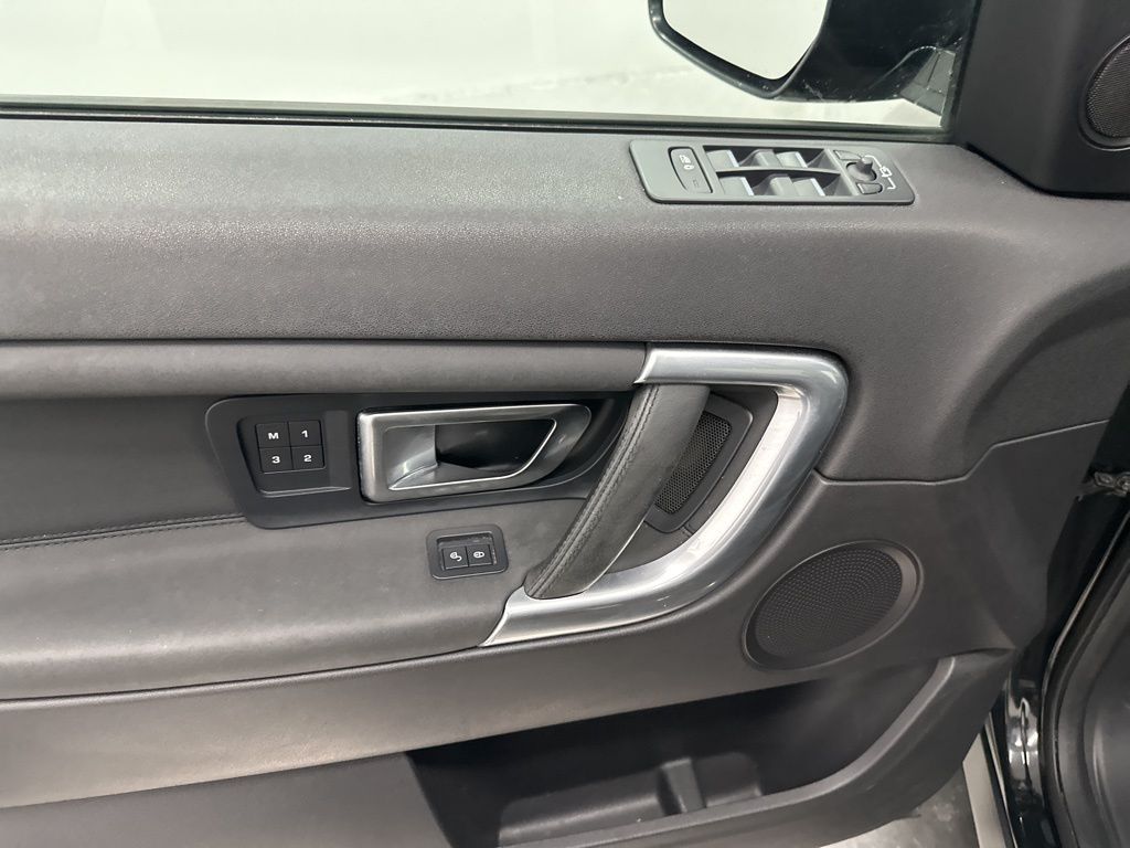 2016 Land Rover Discovery Sport HSE photo 10