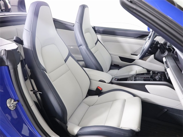 2025 Porsche 911 photo 31