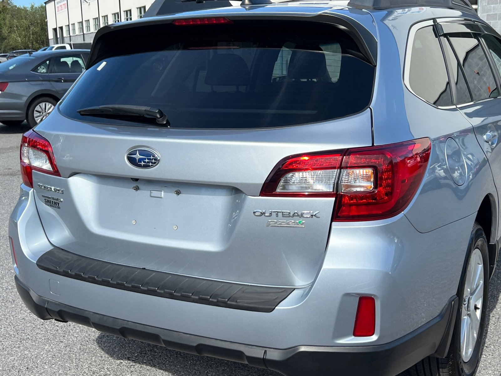 2017 Subaru Outback 2.5i Premium photo 6