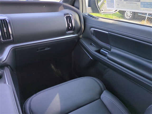 2025 Ford Expedition Platinum photo 14