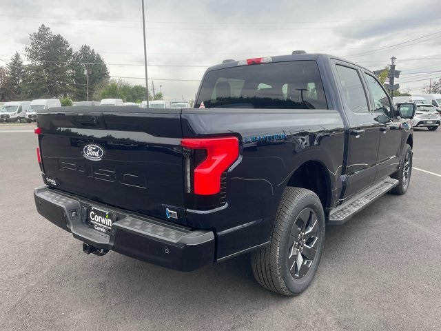 2025 Ford F-150 Lightning Lariat photo 14