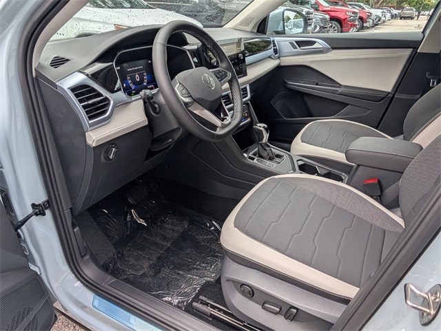 2025 Volkswagen Taos SE photo 5