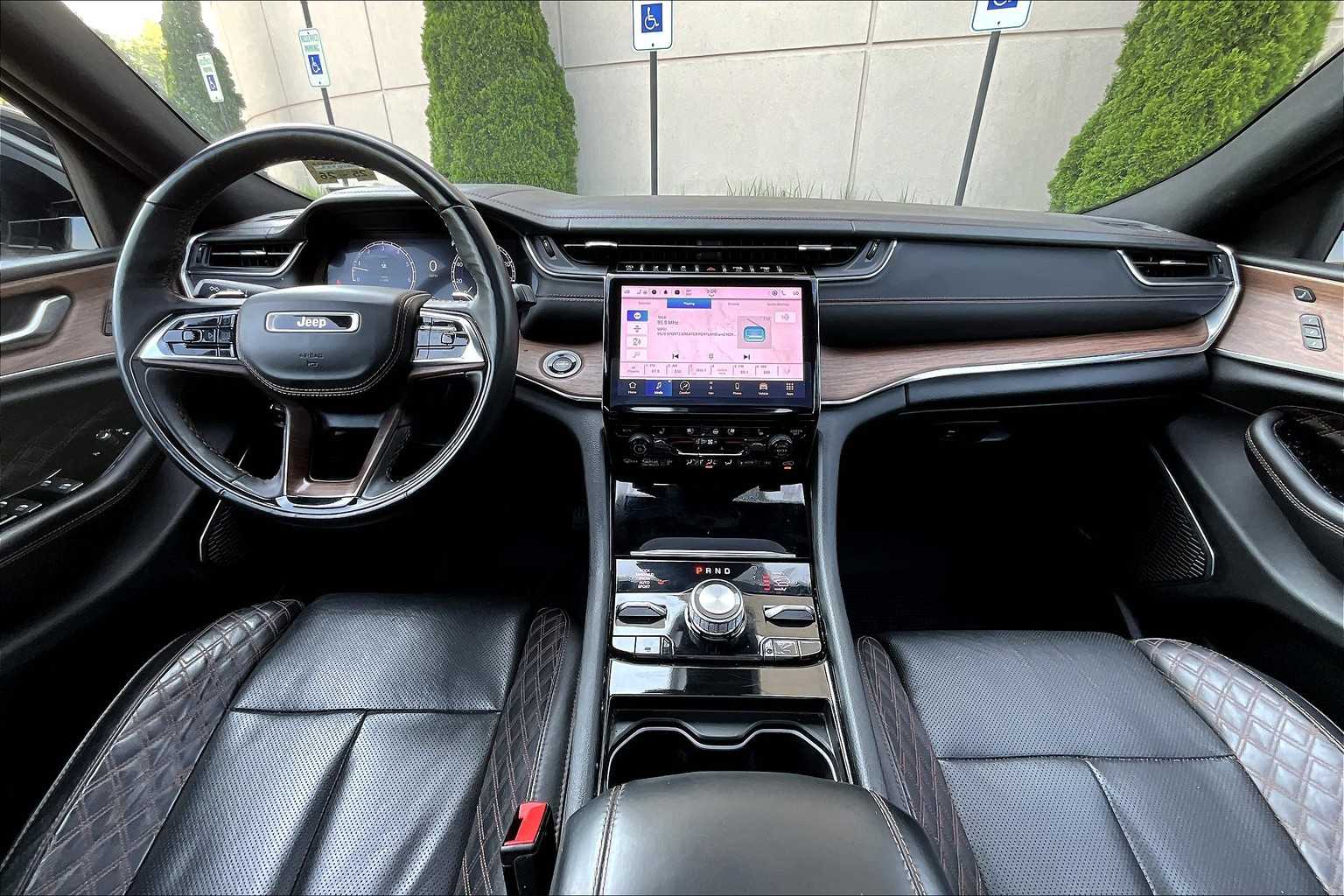 2023 Jeep Grand Cherokee Summit photo 15