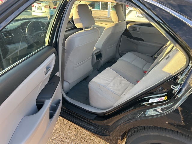 2015 Toyota Camry LE photo 2