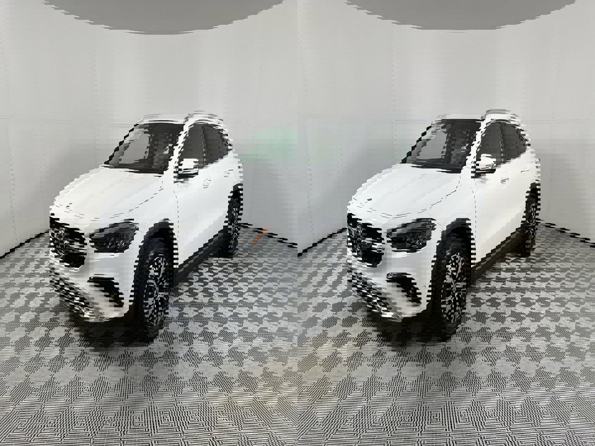 2025 Mercedes Benz GLA 250 4MATIC photo 4