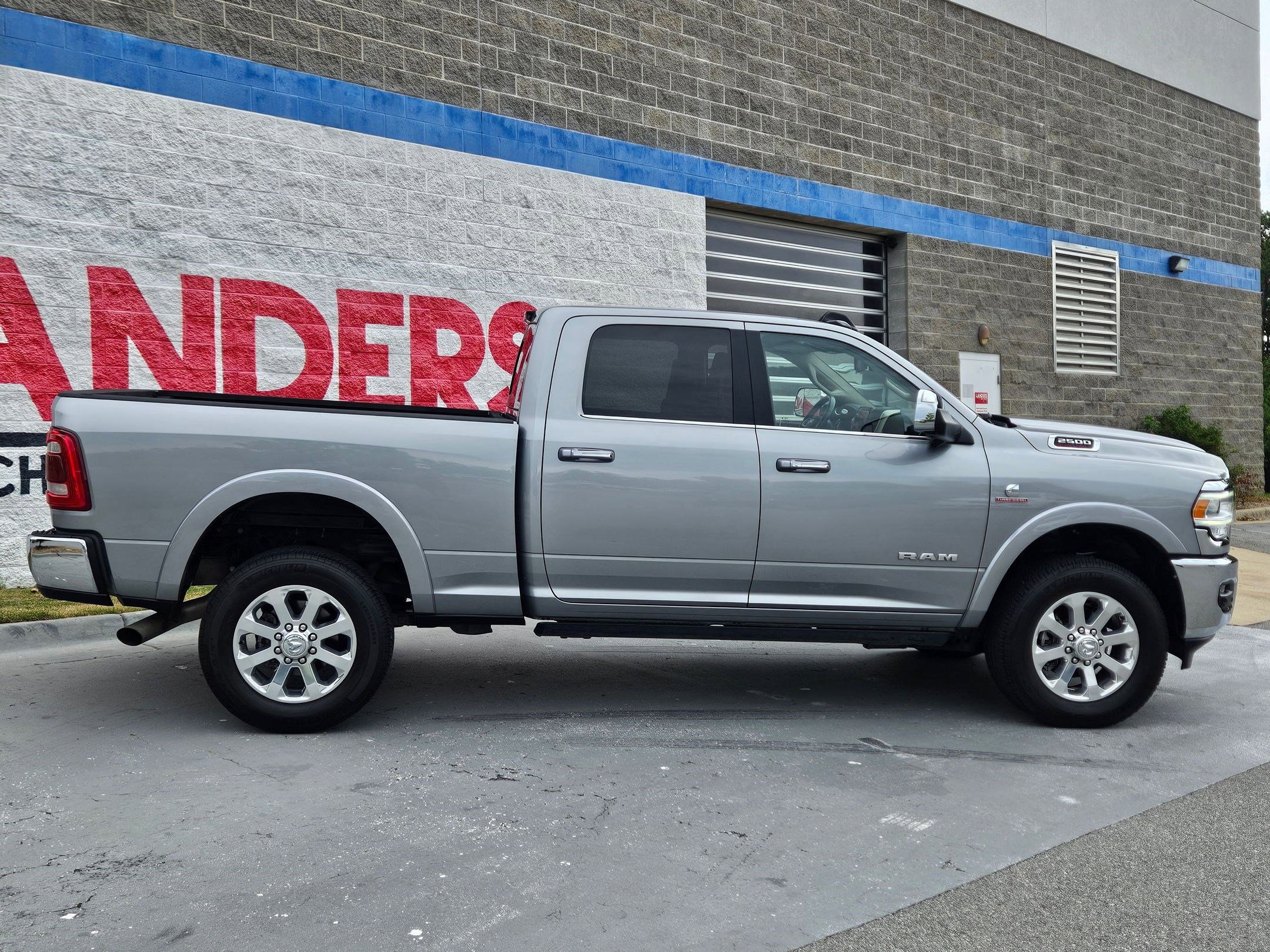 2022 Ram 2500 Laramie photo 8