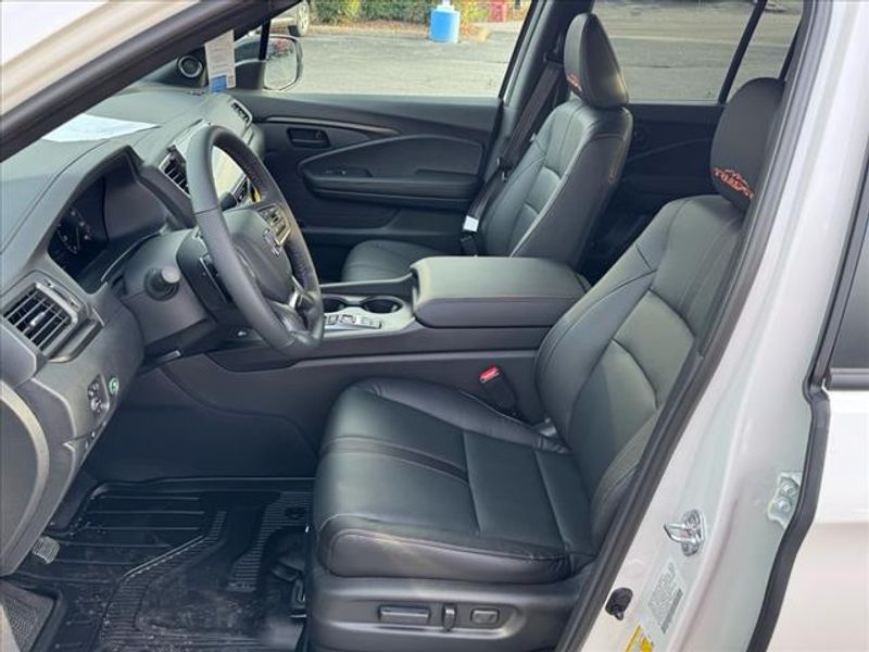 2025 Honda Ridgeline TrailSport photo 3
