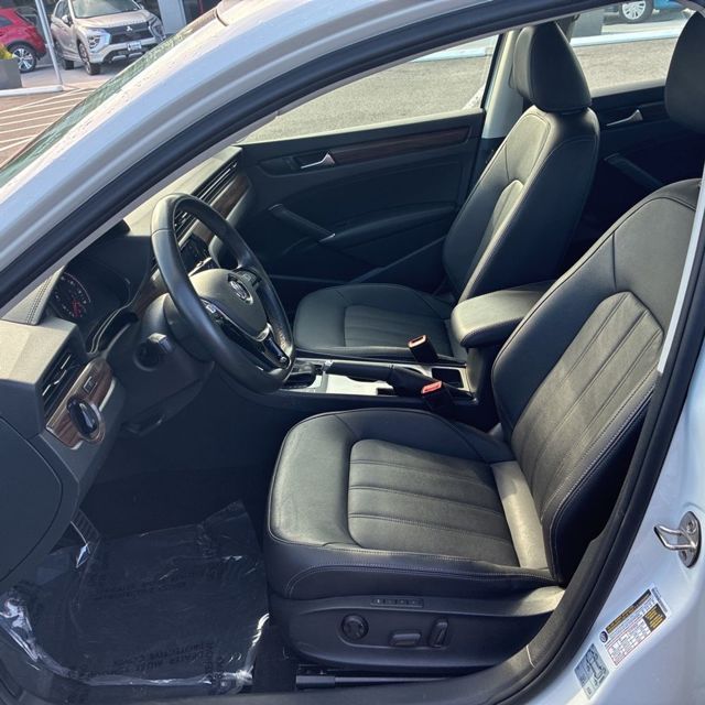 2020 Volkswagen Passat 2.0T SEL photo 3