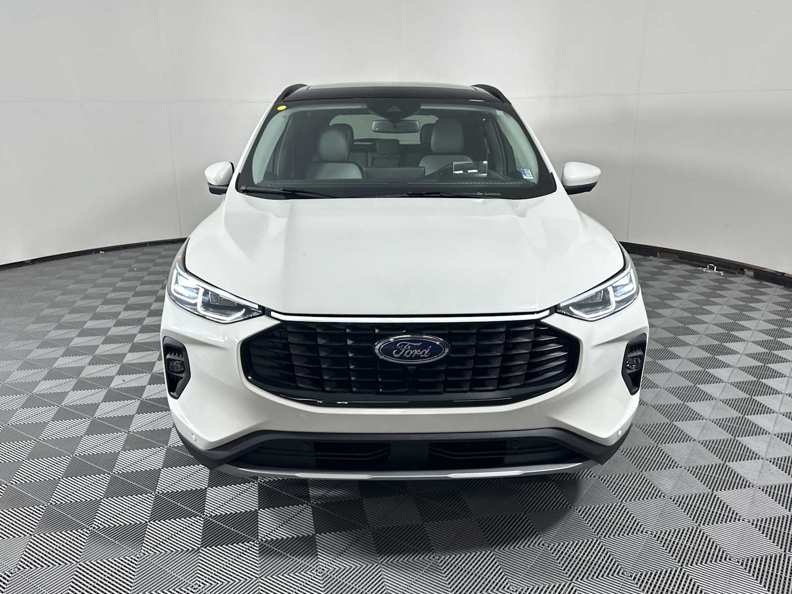 2025 Ford Escape Plug-In Hybrid photo 2