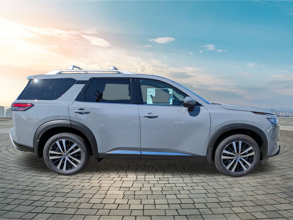 2025 Nissan Pathfinder Platinum photo 2