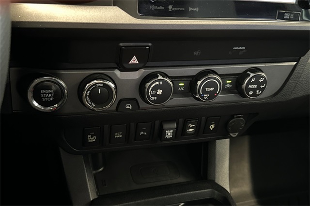 2019 Toyota Tacoma SR5 photo 18