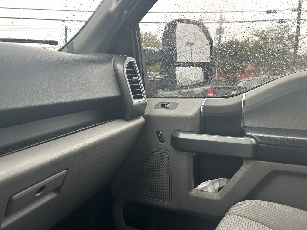 2016 Ford F-150 XLT photo 21