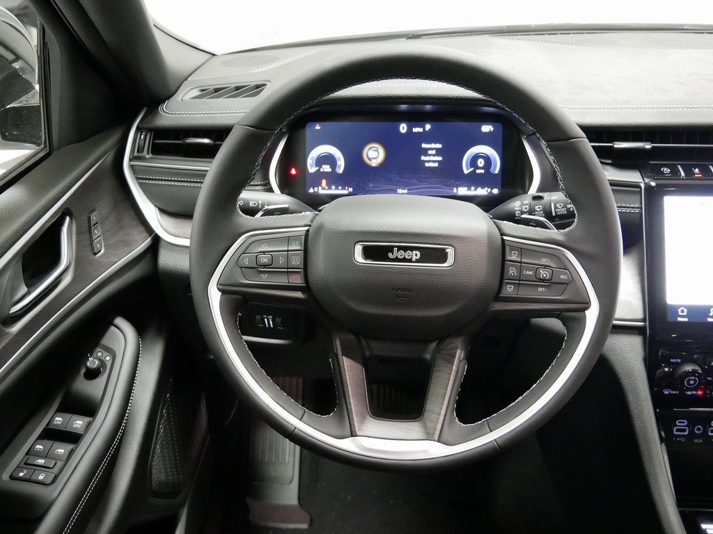 2025 Jeep Grand Cherokee Limited photo 16