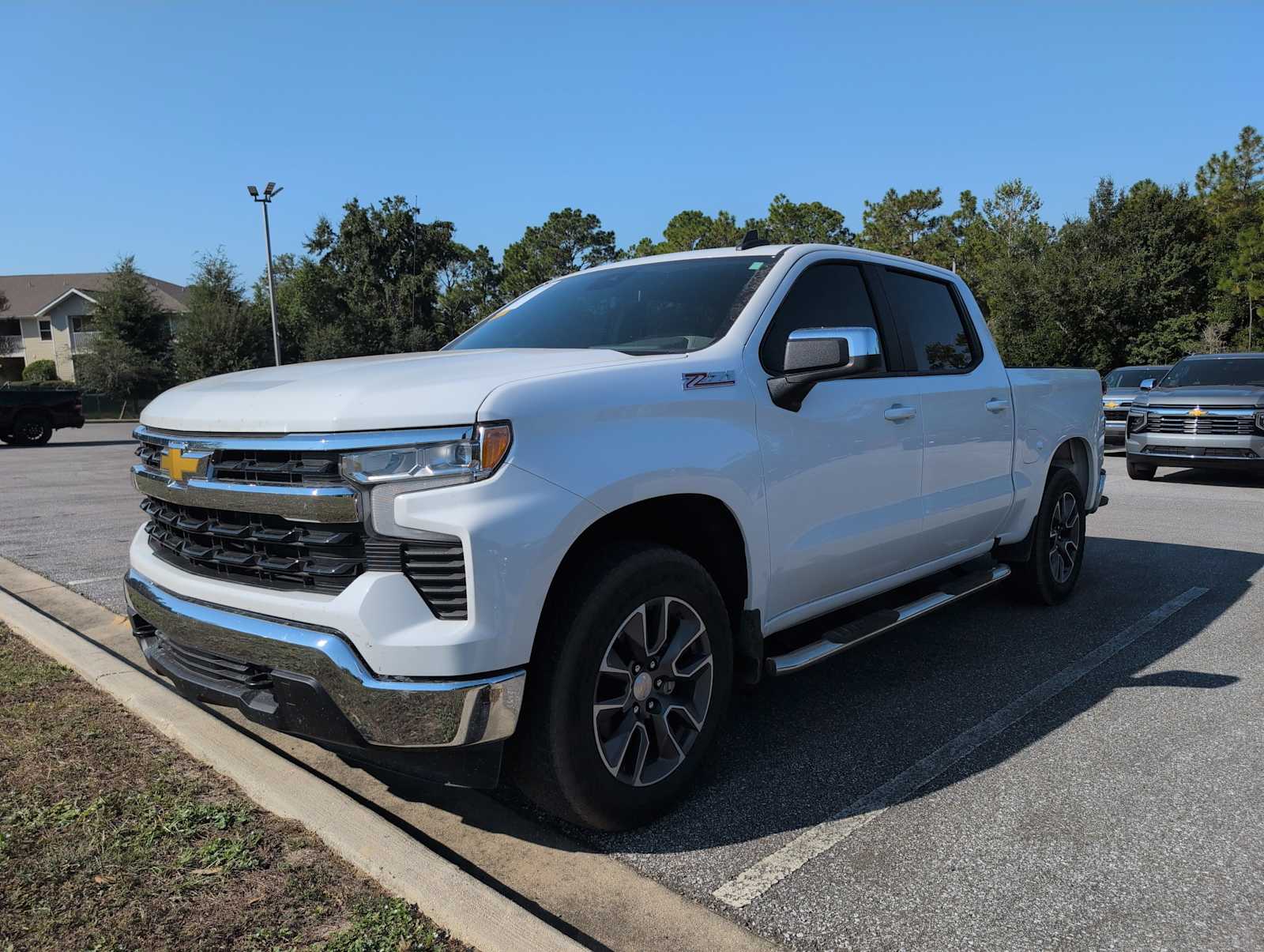 2025 Chevrolet Silverado 1500 LT photo 2