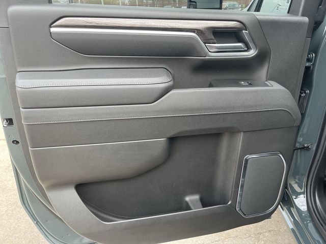 2025 Chevrolet Silverado 2500HD LTZ photo 4