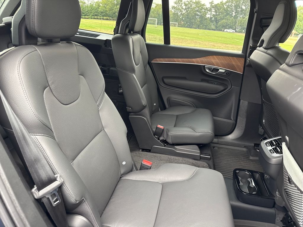 2025 Volvo XC90 Plus photo 17