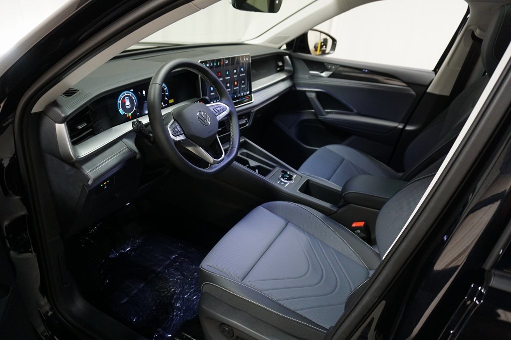 2025 Volkswagen Tiguan SE photo 6