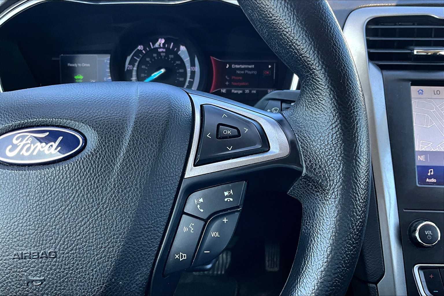 2020 Ford Fusion Hybrid SE photo 22