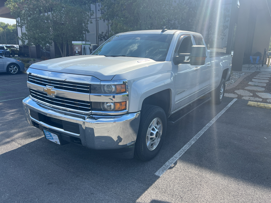 2015 Chevrolet Silverado 2500HD LT photo 2