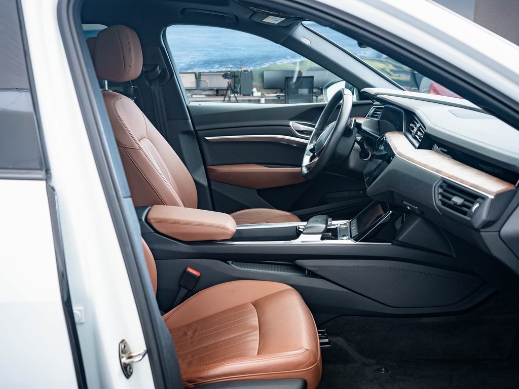 2022 Audi e-tron Premium photo 39