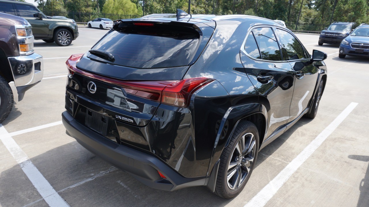 2023 Lexus UX Premium photo 3