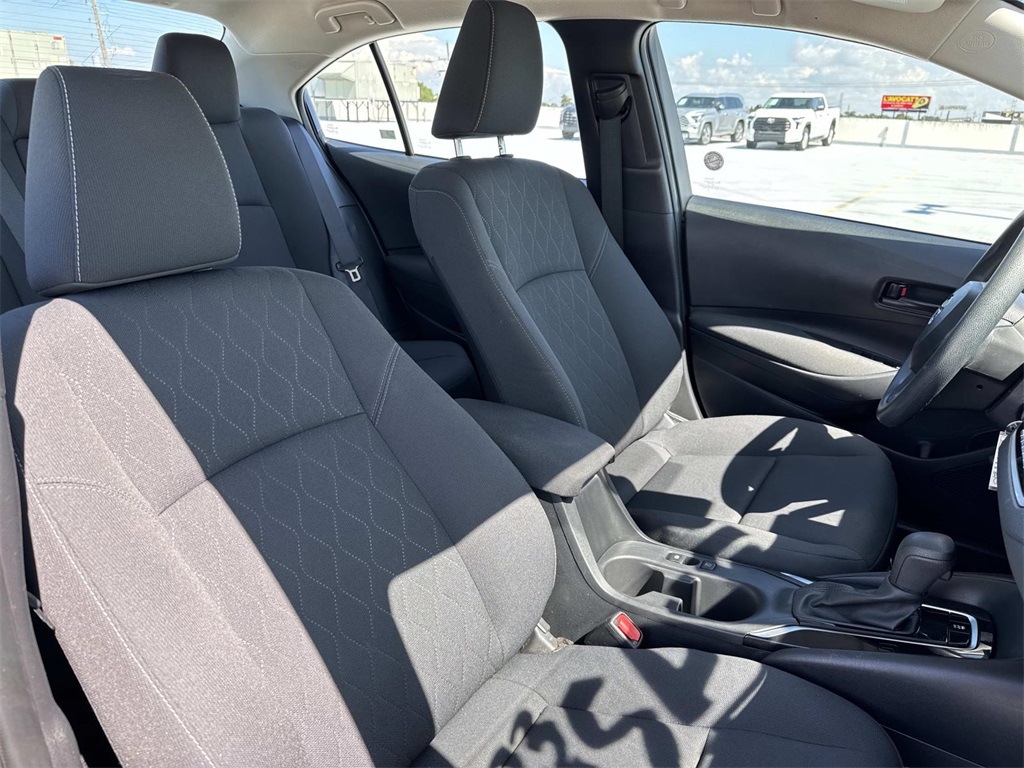 2023 Toyota Corolla LE photo 9