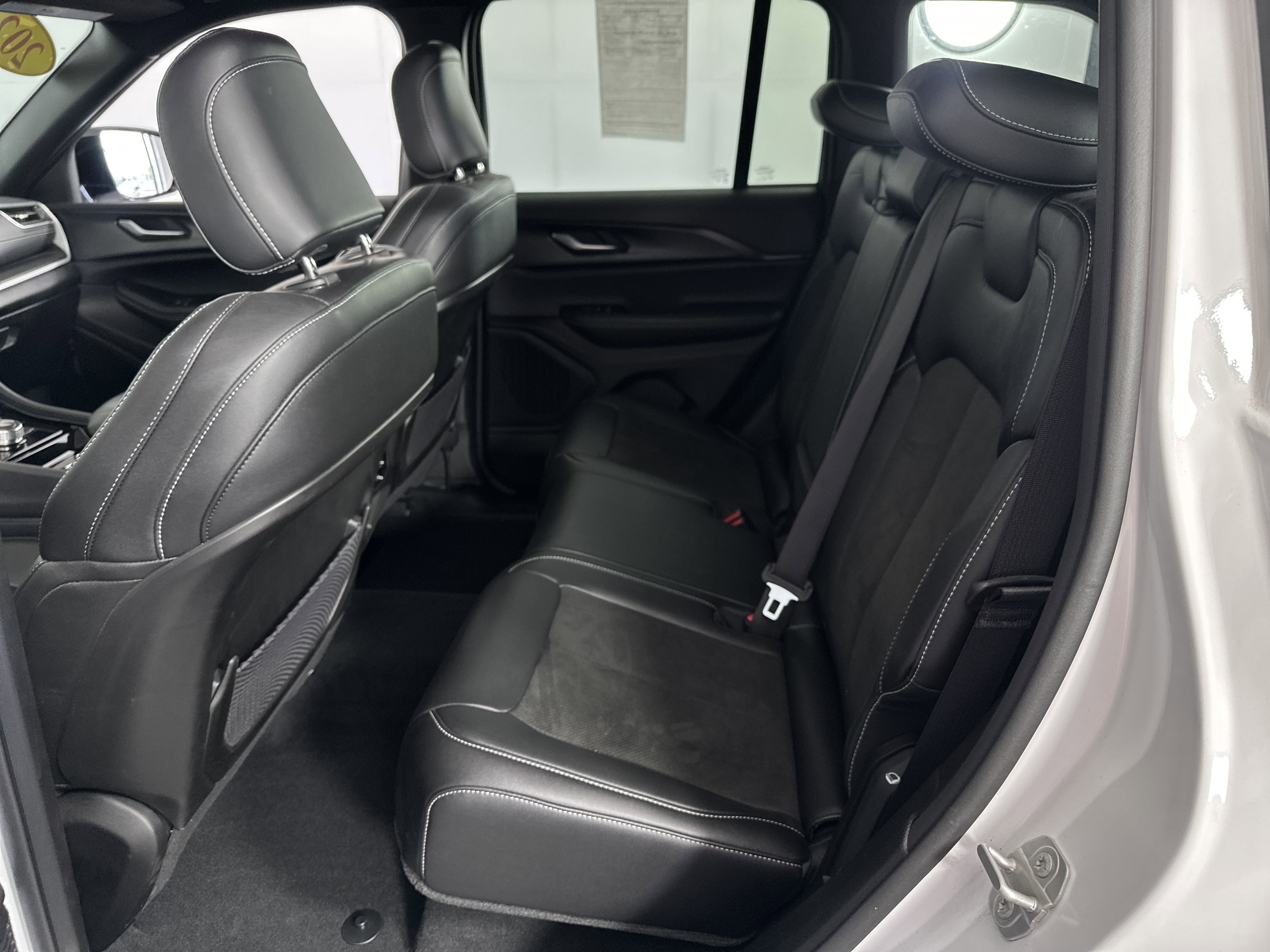 2023 Jeep Grand Cherokee Altitude photo 4