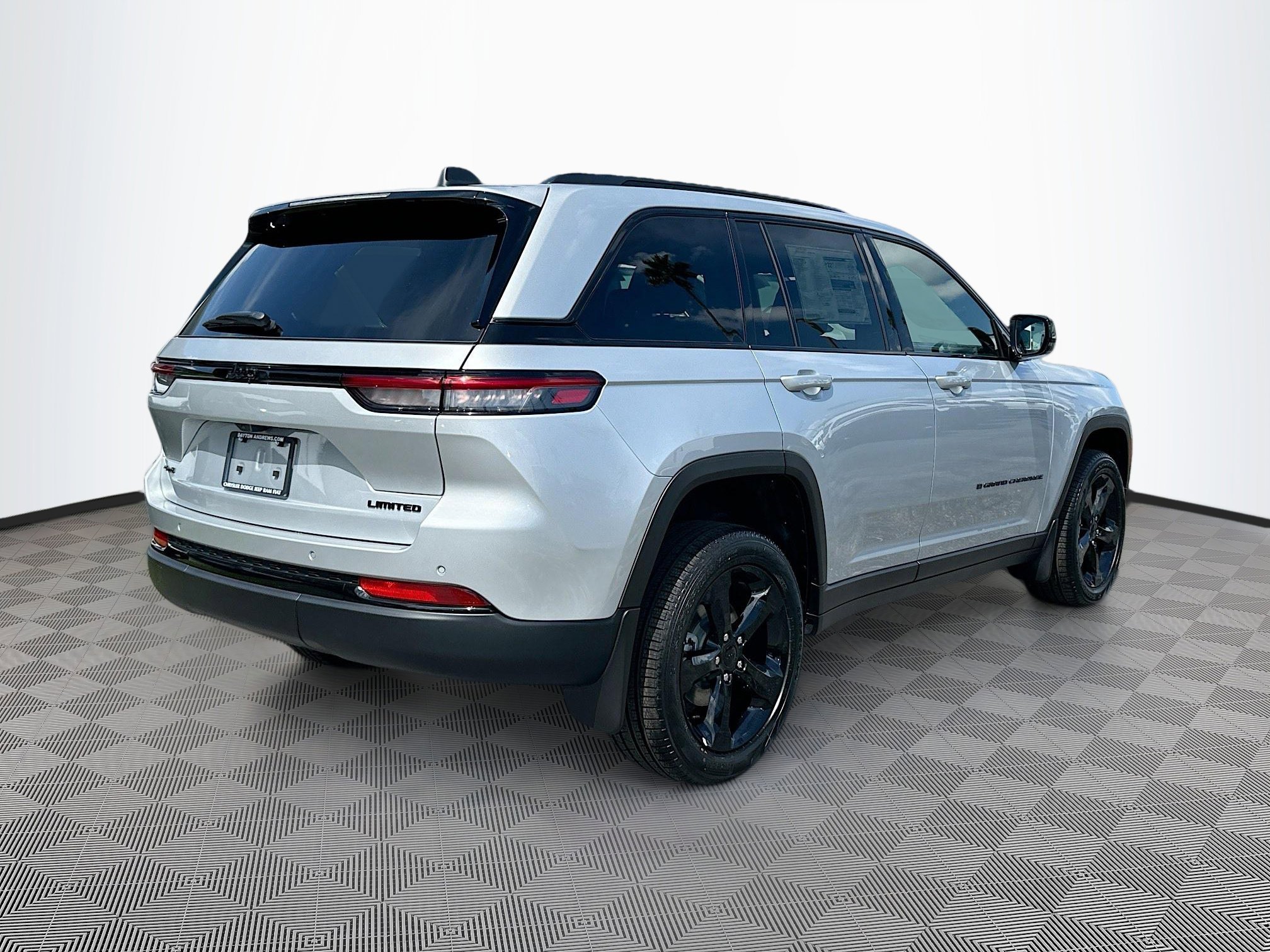 2025 Jeep Grand Cherokee Limited photo 4