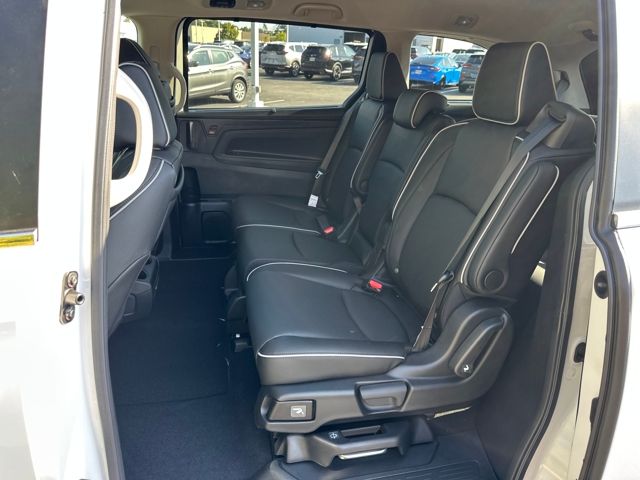 2026 Honda Odyssey Touring photo 13