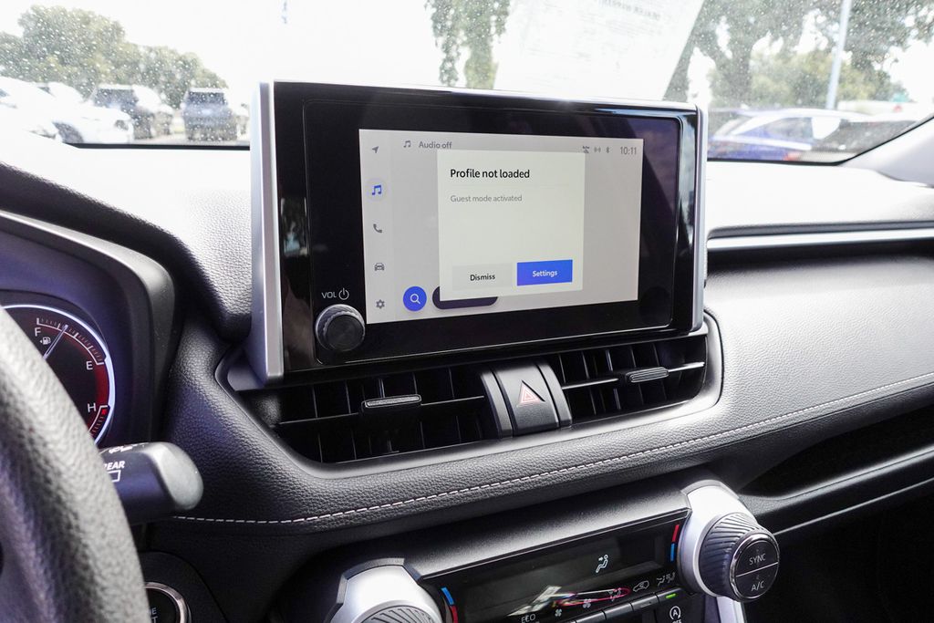 2023 Toyota RAV4 XLE photo 22