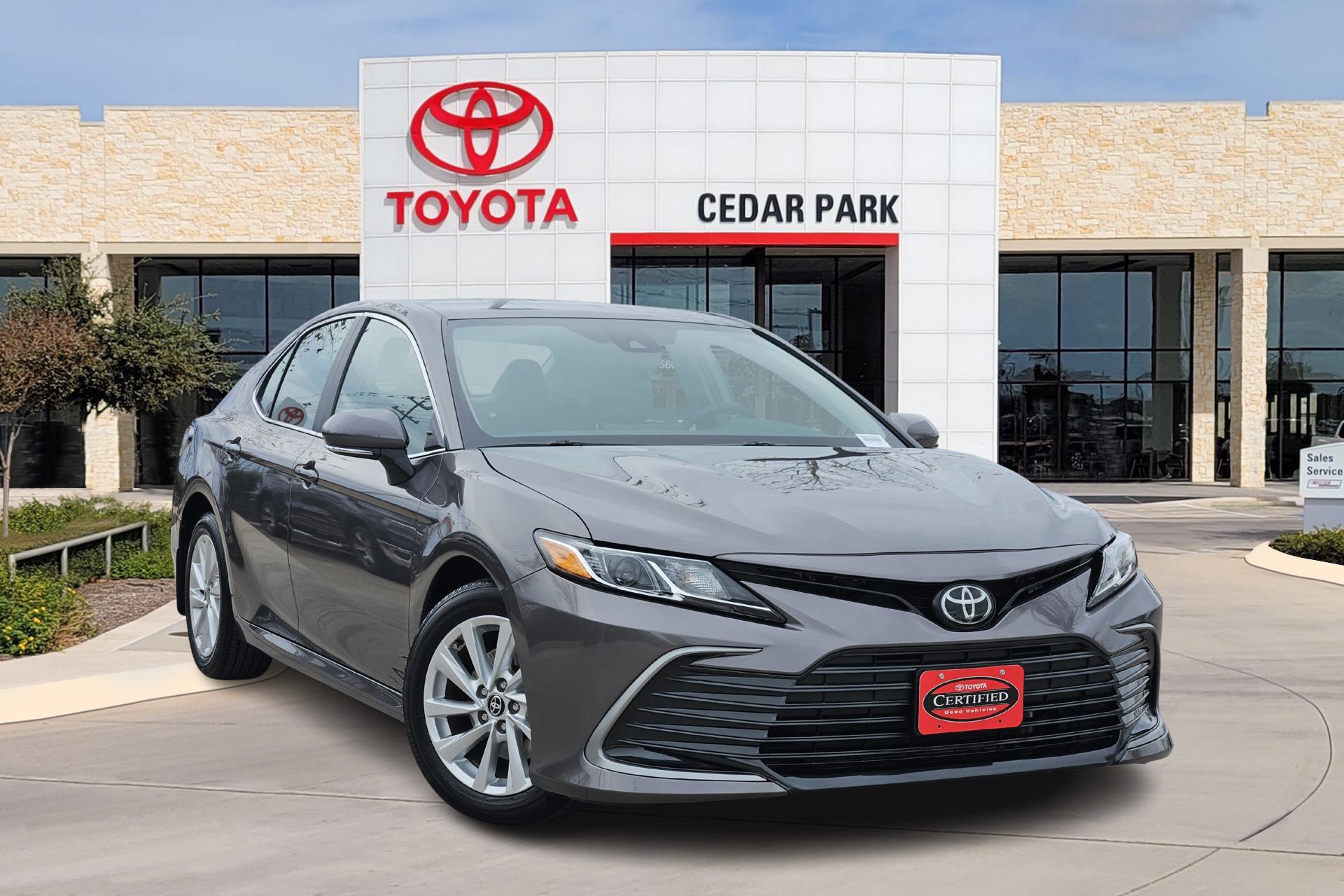 2024 Toyota Camry LE's photo